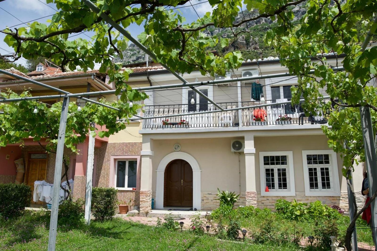Garden Villa Guni Krujë 外观 照片