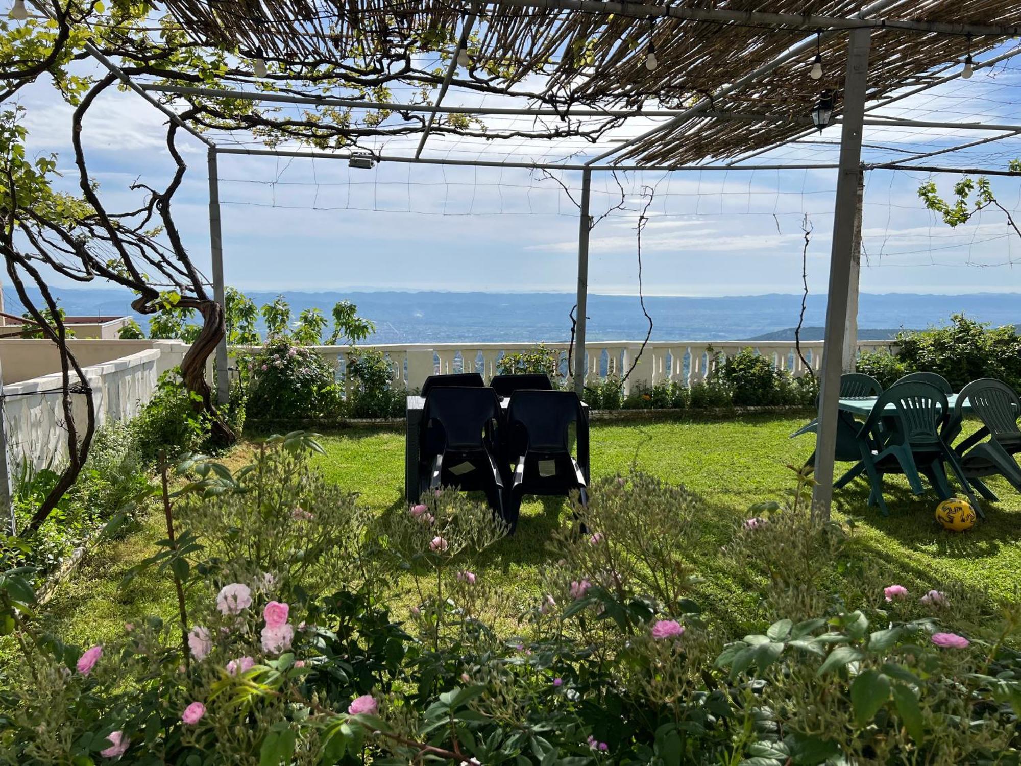 Garden Villa Guni Krujë 外观 照片